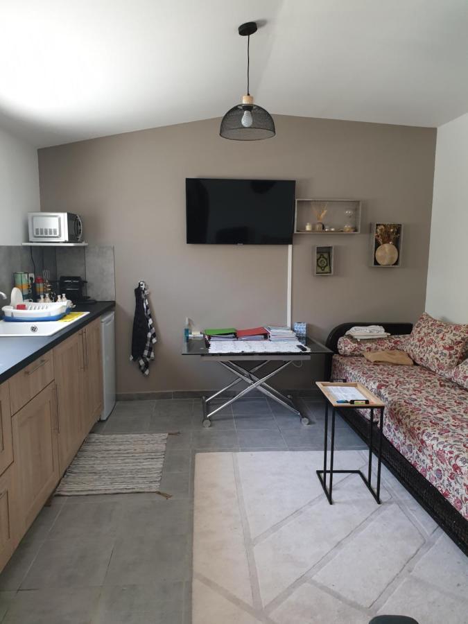 Adorable maison d'hôte, avec terrasse vue sur piscine, wifi 4G, proche de BEZIERS Cers Extérieur photo